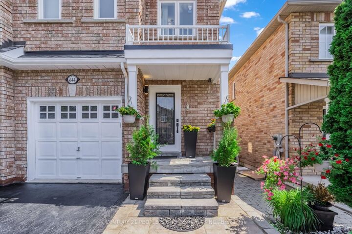 Property Photo:  644 Madame Street  ON L5W 1G6 