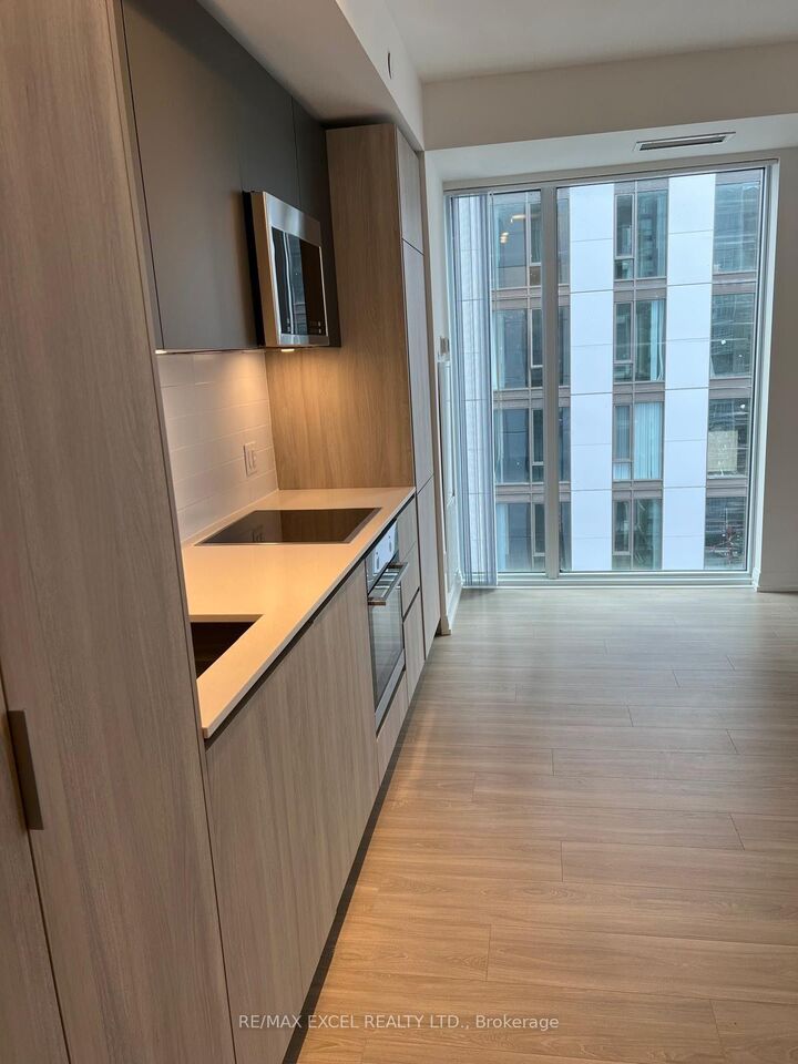 Property Photo:  8 Widmer Street 4305  ON M5V 0W6 