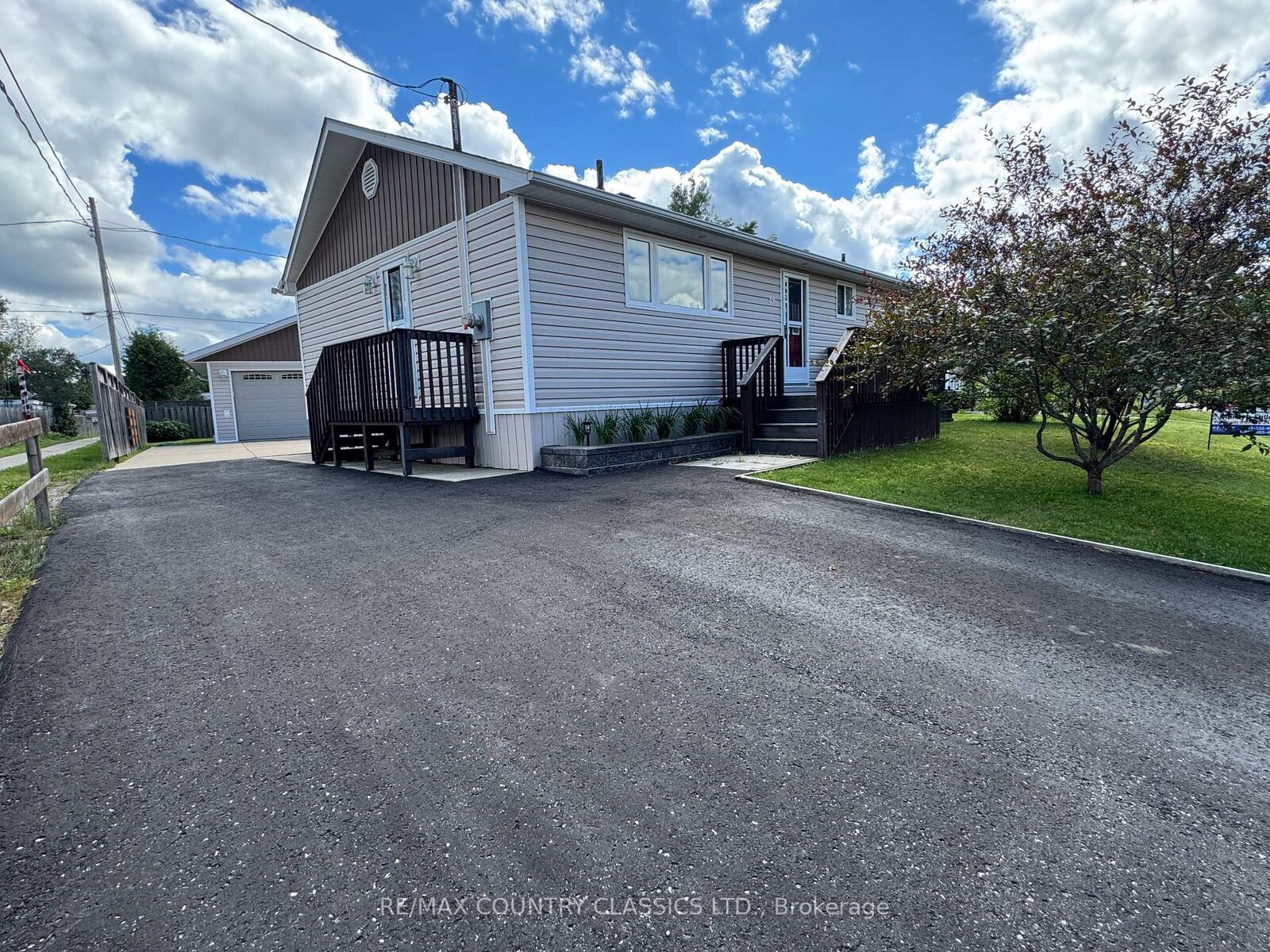 Property Photo:  89 Sprucedale Street  ON K0L 1M0 