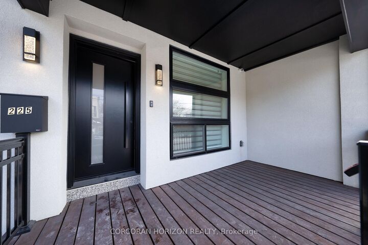 Property Photo:  225 Christie Street  ON M6G 3B5 