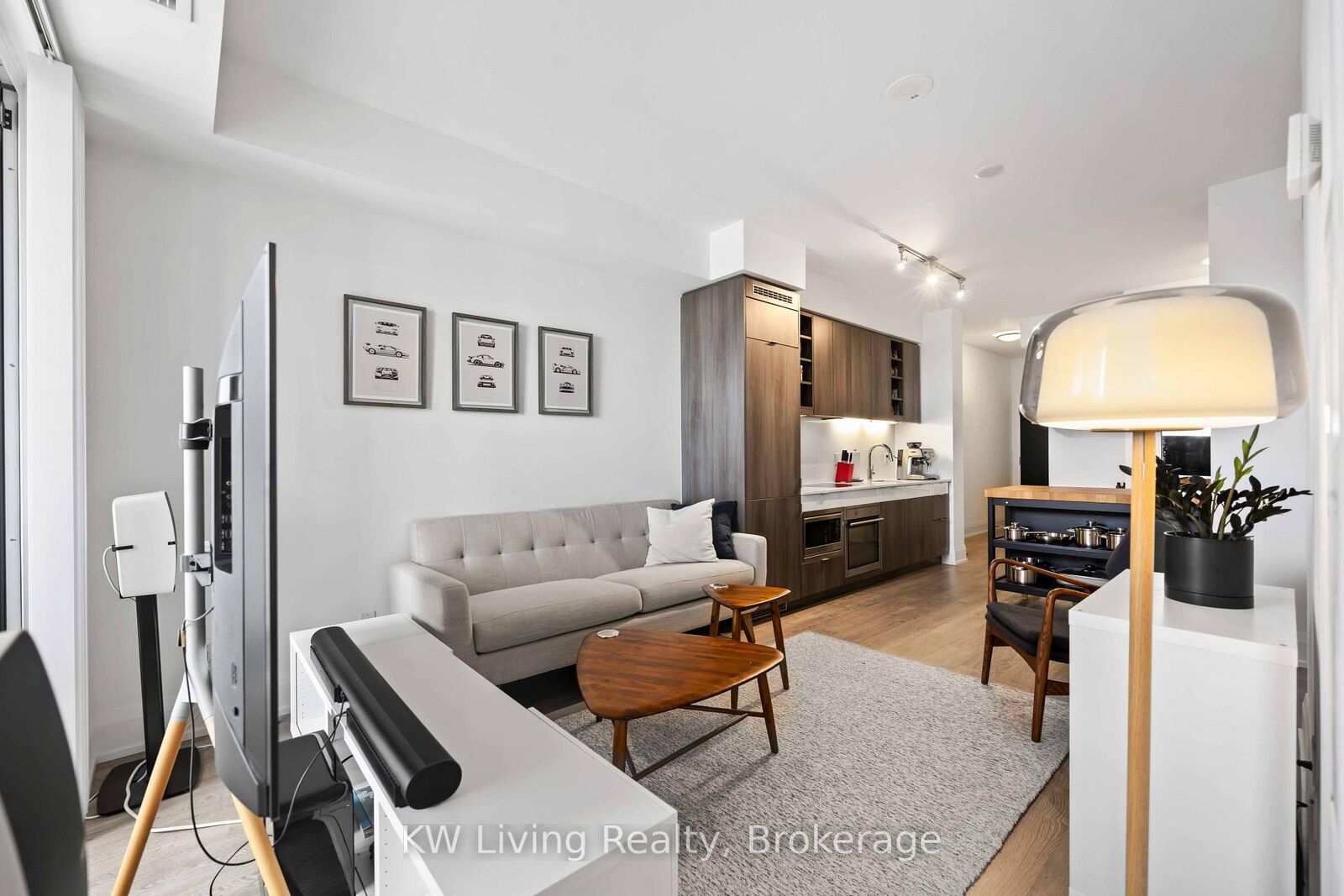 Property Photo:  101 Erskine Avenue 1703  ON M4P 0C5 