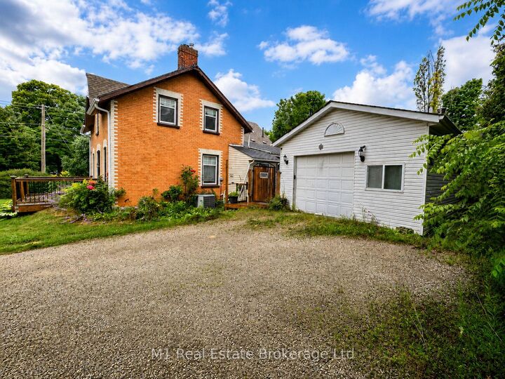 Property Photo:  223 St. George Street E  ON N1M 1K5 