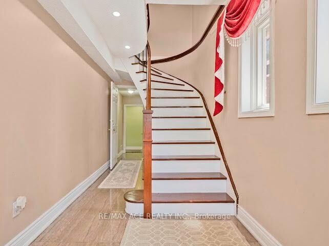 Property Photo:  149 Nelson Street Main  ON M1J 3J8 