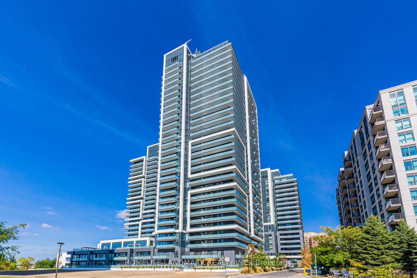 Property Photo:  105 Oneida Crescent 2305  ON L4B 0H6 