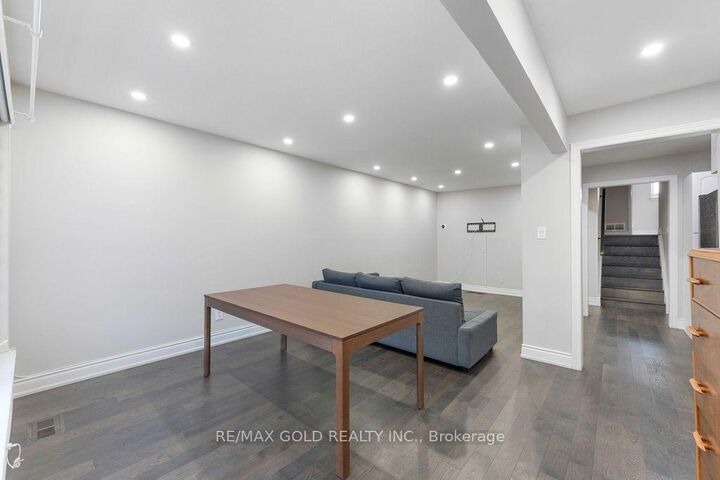 Property Photo:  44 Wilton Drive  ON L6W 3A1 