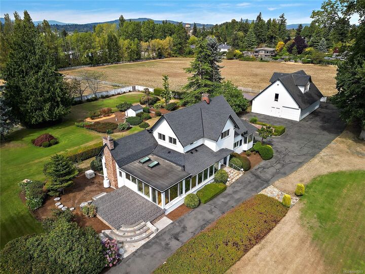 Property Photo:  3190 Martindale Rd  BC V8M 1W6 