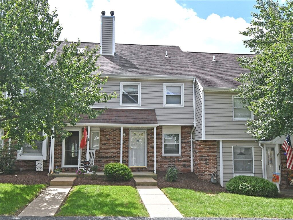 Property Photo: 107 Old Village Ln PA 15102