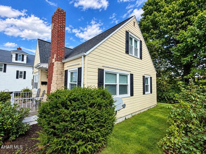 Property Photo:  819 Grant Street  PA 15946 