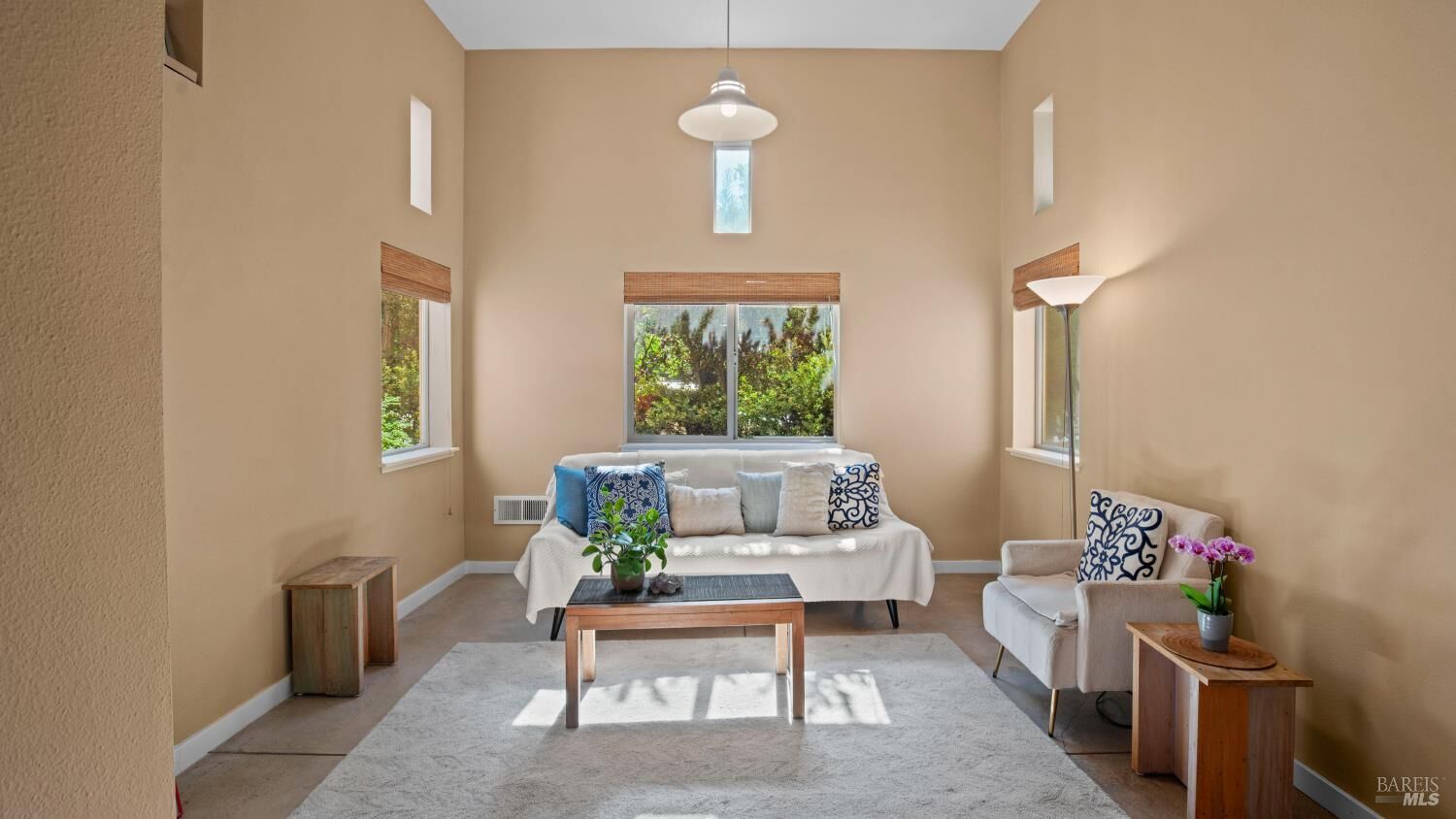Property Photo:  1346 Yulupa Avenue B  CA 95405 