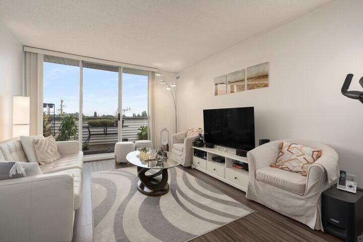 Property Photo:  9151 No. 5 Road 304  BC V7A 4T9 
