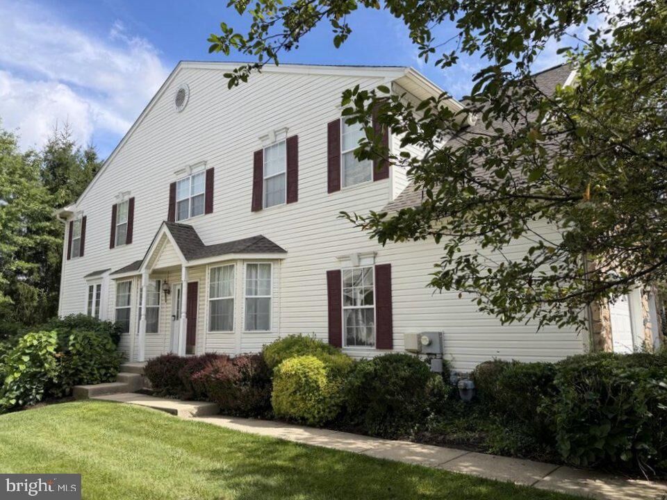 Property Photo:  135 Fringetree Drive  PA 19380 