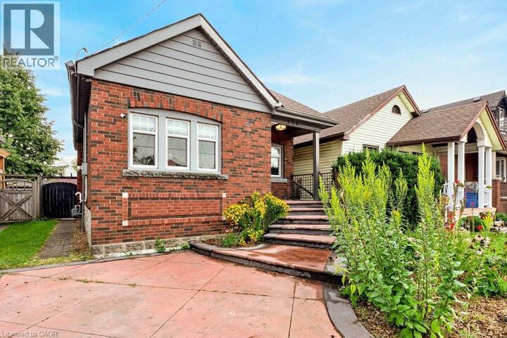 Property Photo:  136 Weir Street North  ON L8H 5E9 
