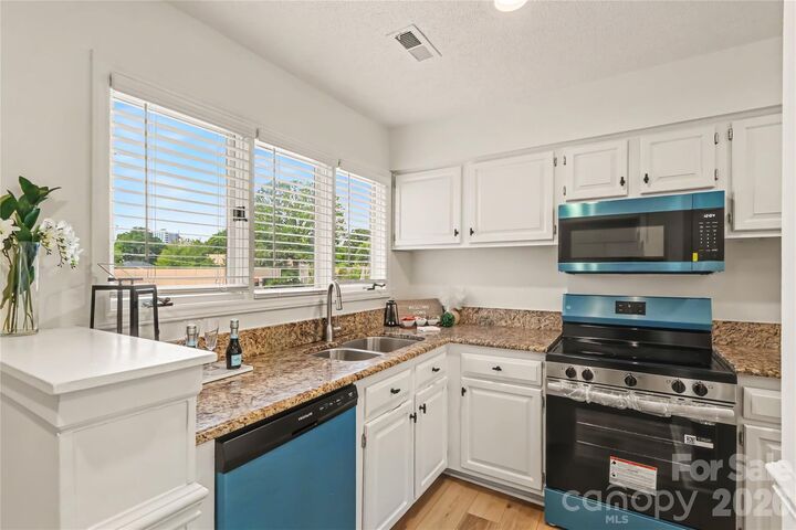 Property Photo: 222 Queens Road 66 NC 28204