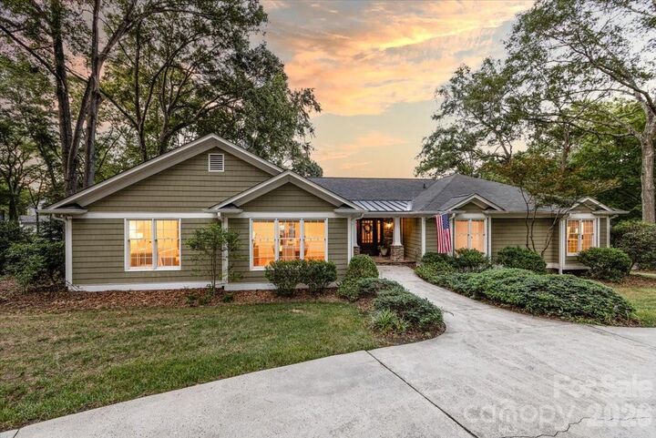 Property Photo: 5400 McAlpine Farm Road NC 28226