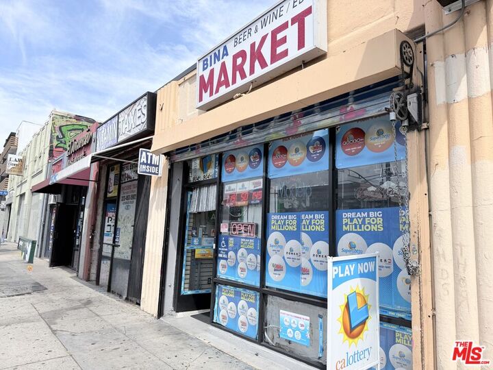 Property Photo: 904 N Western Ave CA 90029