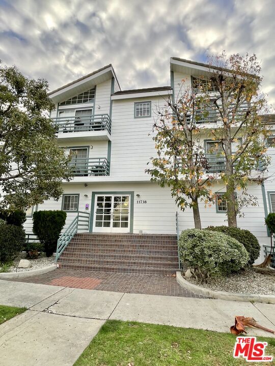 Property Photo: 11738 Mayfield, Unit 106 CA 90049