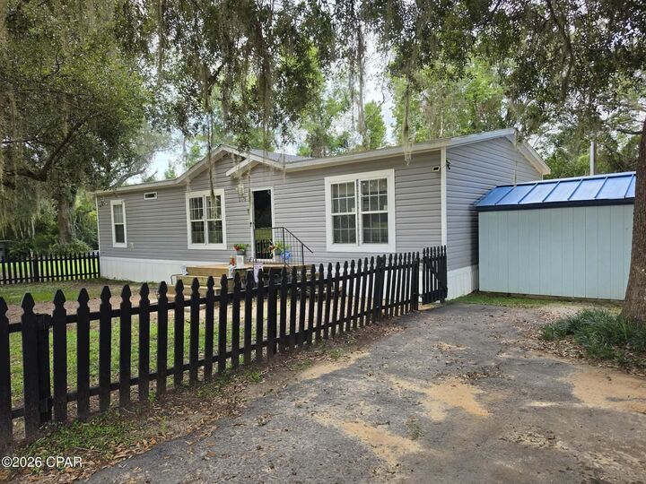 Property Photo: 2377 Phillips Road FL 32431