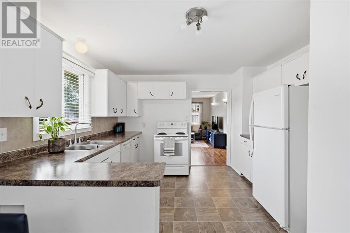 Property Photo:  1572 Wellington St E  ON P6A 2R7 