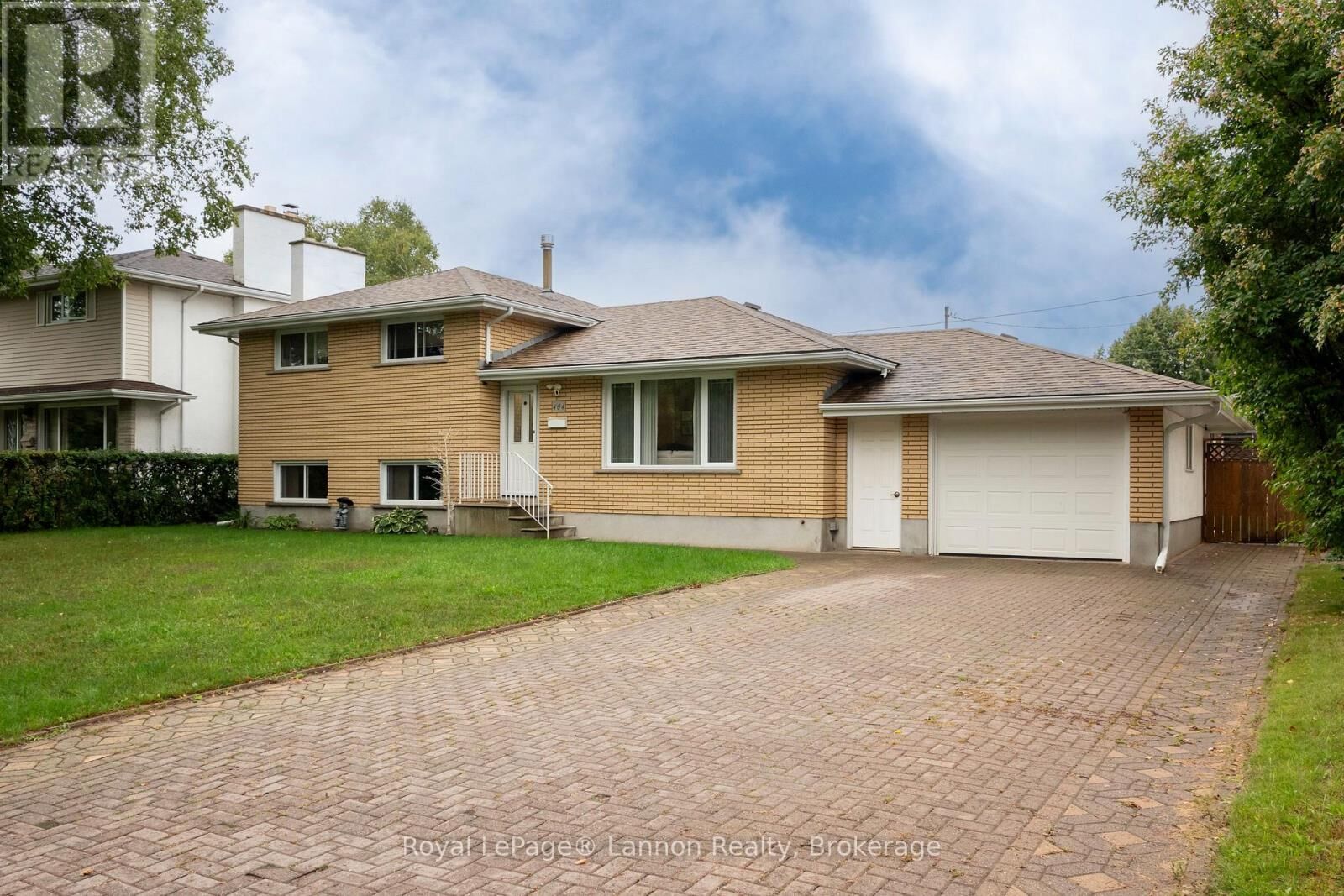 Property Photo:  404 Riverview Drive  ON P7C 1R6 