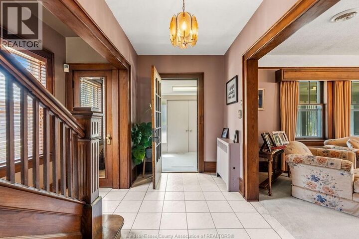 Property Photo:  28 Albert Street  ON N8H 3J8 