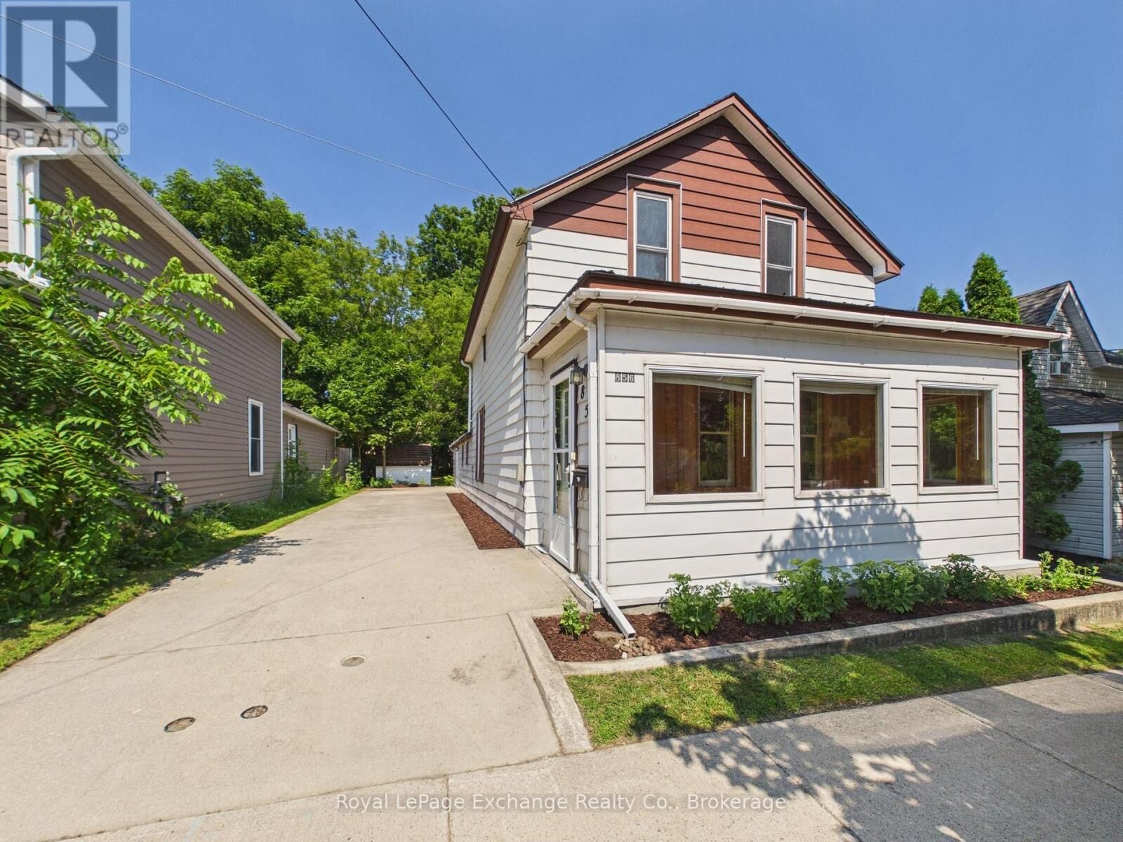Property Photo:  856 Olde Victoria Street  ON N2Z 2B6 