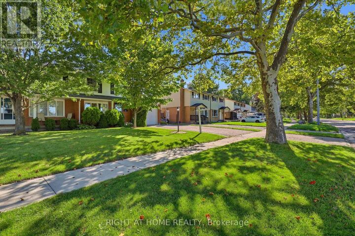 Property Photo: 724 Notre Dame Drive ON N6J 3B6