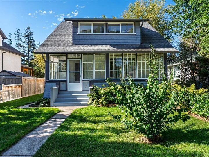 Property Photo: 136 Helmsdale Avenue MB R2K 0V7