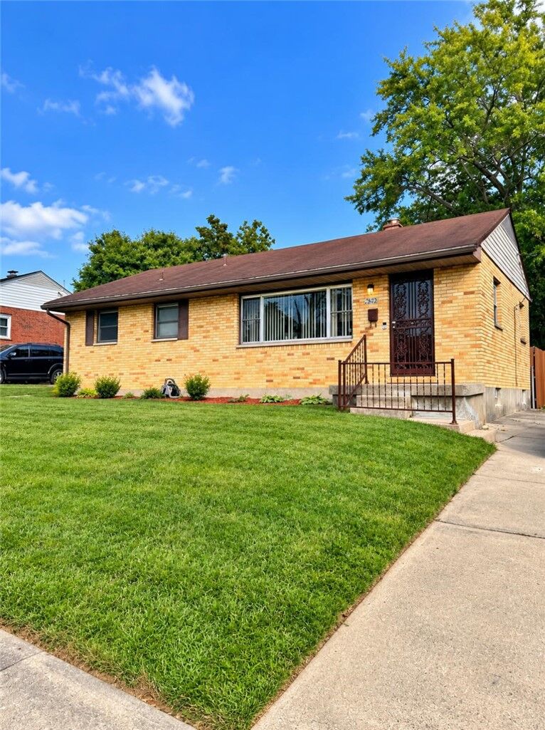Property Photo:  2520 Baywood Street  OH 45406 