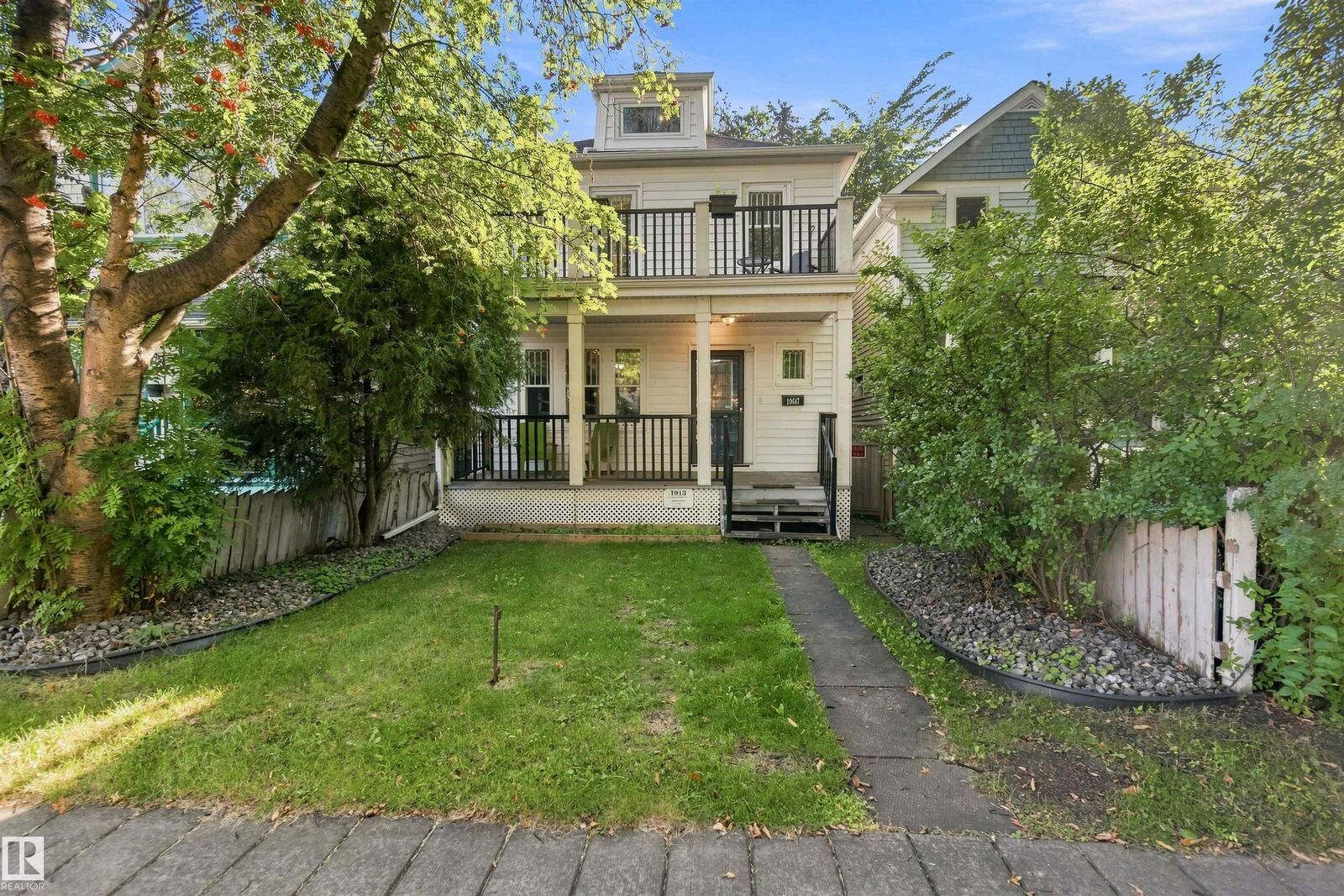 Property Photo:  10647 125 Street NW  AB T5N 1T7 