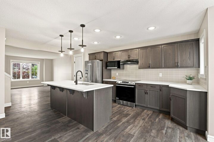 Property Photo:  289 Desrochers Boulevard SW  AB T6W 3H9 