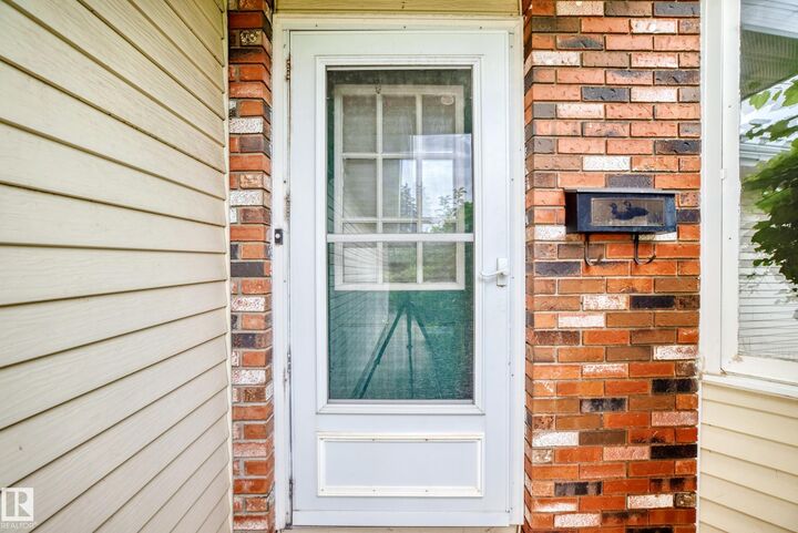 Property Photo:  17915 99A Avenue NW  AB T5T 3P9 