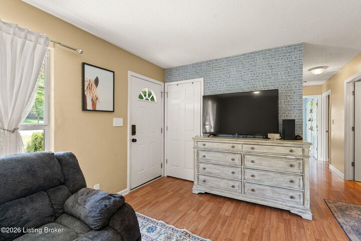 Property Photo:  512 Maplecrest Dr  KY 40031 