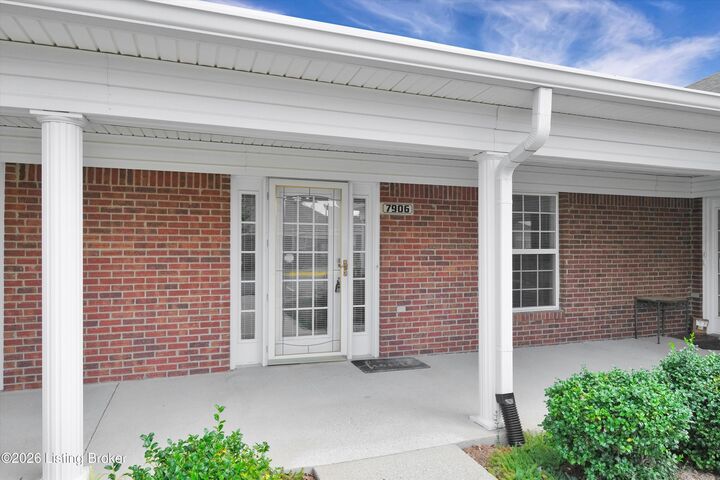 Property Photo: 7906 Stovall Ct KY 40228