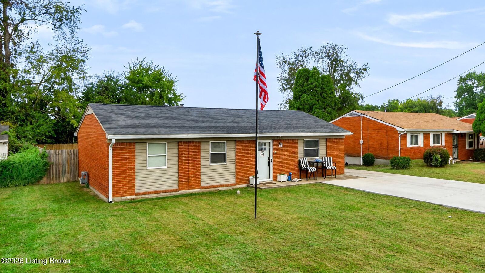 Property Photo:  921 Blossom Rd  KY 40229 