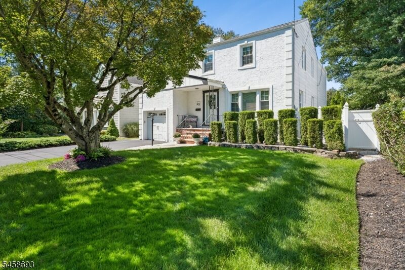 Property Photo:  25 Swan Rd  NJ 07039 