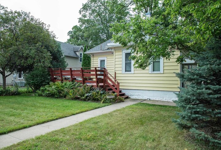 Property Photo:  416 NW 1st Avenue  IA 50677 
