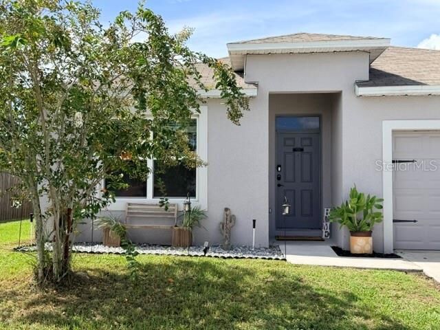 Property Photo:  111 Dorchester Court  FL 34758 