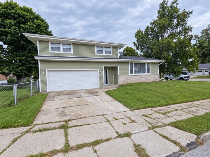 Property Photo:  1014 Washington Ave  WI 53081 