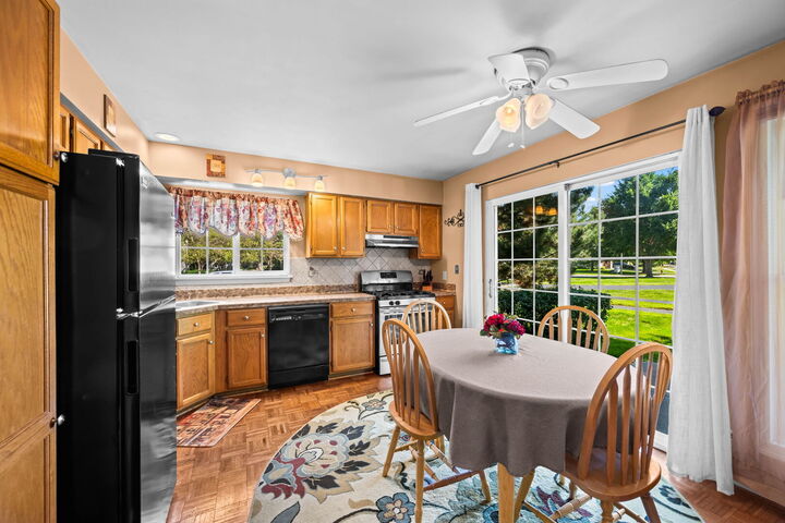 Property Photo:  1343 Ridgefield Circle  IL 60188 