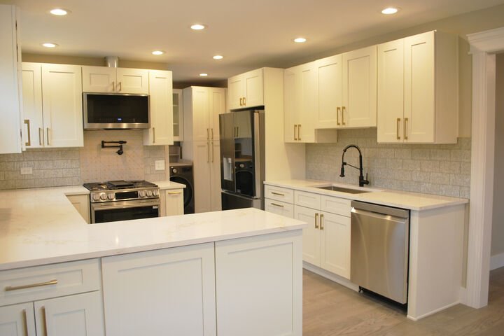 Property Photo: 11418 S Avon Avenue IL 60803