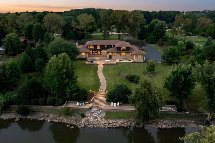 Property Photo: 88 Riverwood Drive IL 60543