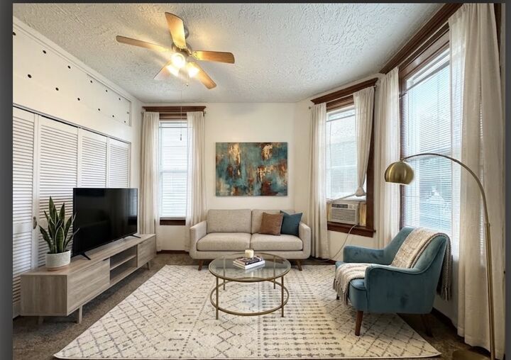 Property Photo: 4543 N Keystone Avenue 3 IL 60630