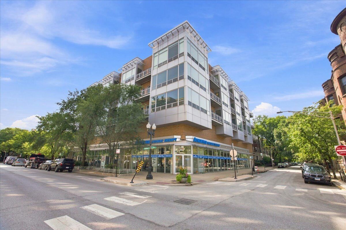 Property Photo:  3920 N Sheridan Road 504  IL 60613 
