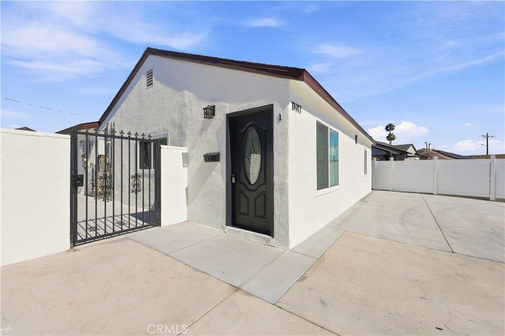 Property Photo:  11917 Burton Street  CA 91605 