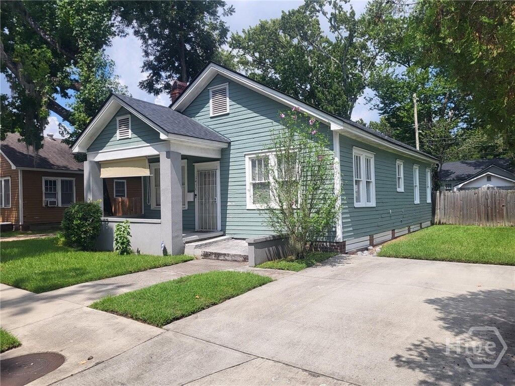 Property Photo: 1410 E 41st Street GA 31404