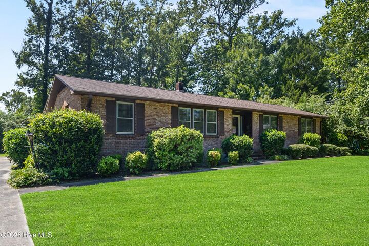 Property Photo:  5 Forest Court  NC 28540 