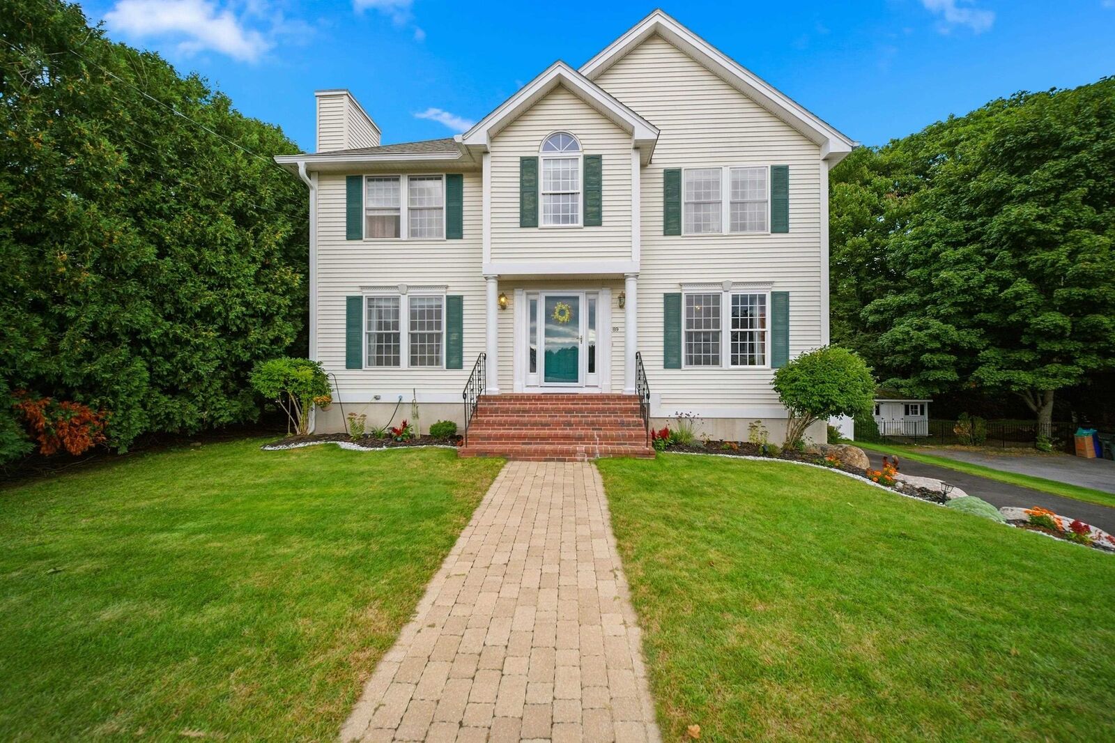 Property Photo:  89 Stonington Drive  NH 03109 