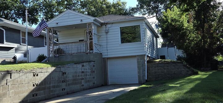Property Photo:  3224 Virginia St  IA 51104 
