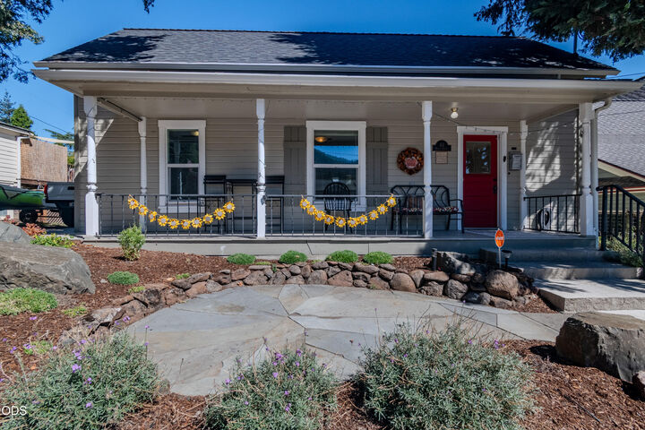 Property Photo: 63 Nutley Street OR 97520
