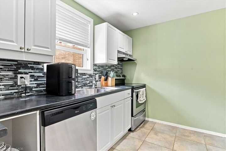 Property Photo:  406 Duke Street W  ON N2H 3Y5 